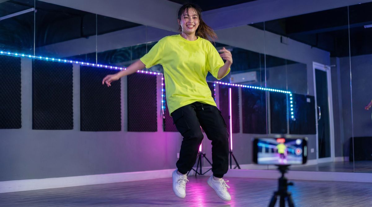 梦涵多p群p舞蹈视频